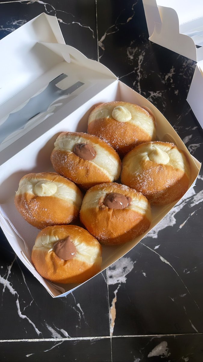 kays Donuts tweet media