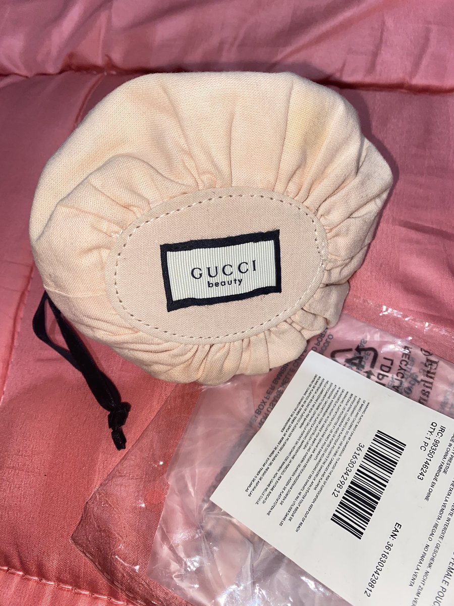 Veebubblebeee's tweet photo. ส่งต่อ GUCCI makeup restage pouge 12x12 cm น่ารักมาก👀💄
- พร้อมโอน 200/ผ่อน 250 บาท
- ส่งฟรี✅
- มีรอยเลอะ ซักออกค่า(เอาไปซักเองน้า แม่ค้าซักผ้าไม่เป็นค่ะ🥲) เพิ่มเติมได้ค้าบ🩷
 #ส่งต่อกระเป๋าผ้า #ส่งต่อคสอ #ส่งต่อน้ําหอม #ส่งต่อกระเป๋ามือสอง #ส่งต่อแบรนด์เนม #ส่งต่อสกินเเคร์ https://t.co/kk2rul1ARK