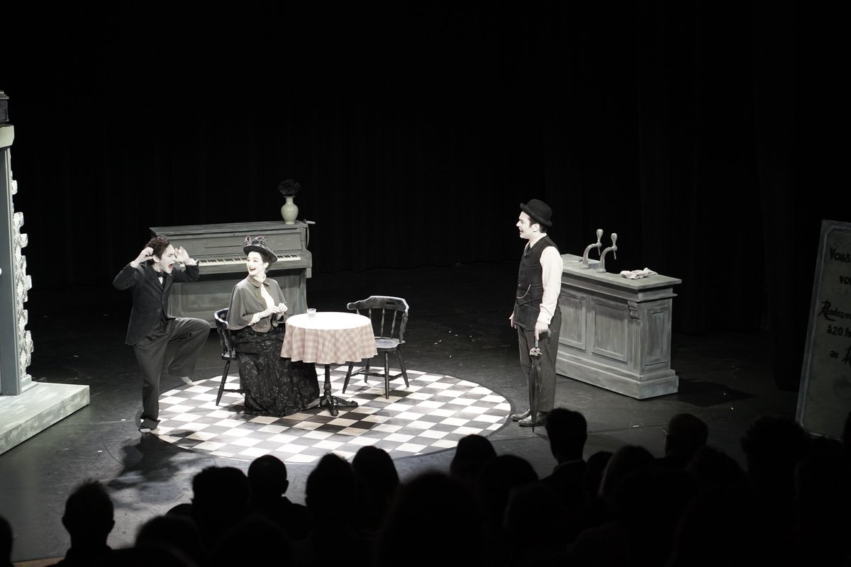 Montmorency_95's tweet image. #Culture 🎭 Spectacle à guichets fermés pour l'ouverture de la saison culturelle. "Smile" : une pièce de théâtre entièrement en noir et blanc (unique en France), nominée deux fois aux Molières 2023 et "Triomphe #festivaloffavignon 2023"