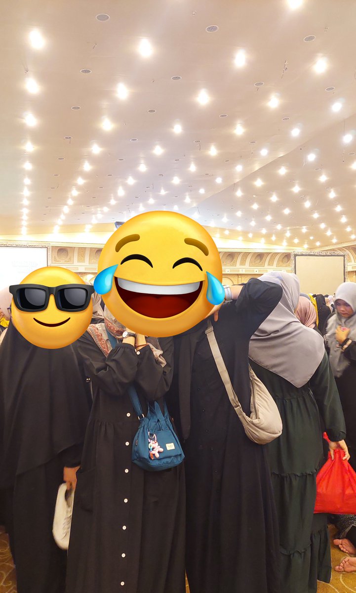 neeeyy___'s tweet photo. @ohmybeautybank siapapun manusia dimuka bumi wajib bgt beli sling bag ky punyaku (biru) plis ini mungil tp muat apapun kebutuhanmu😭 https://t.co/Ml9fsLH2DD