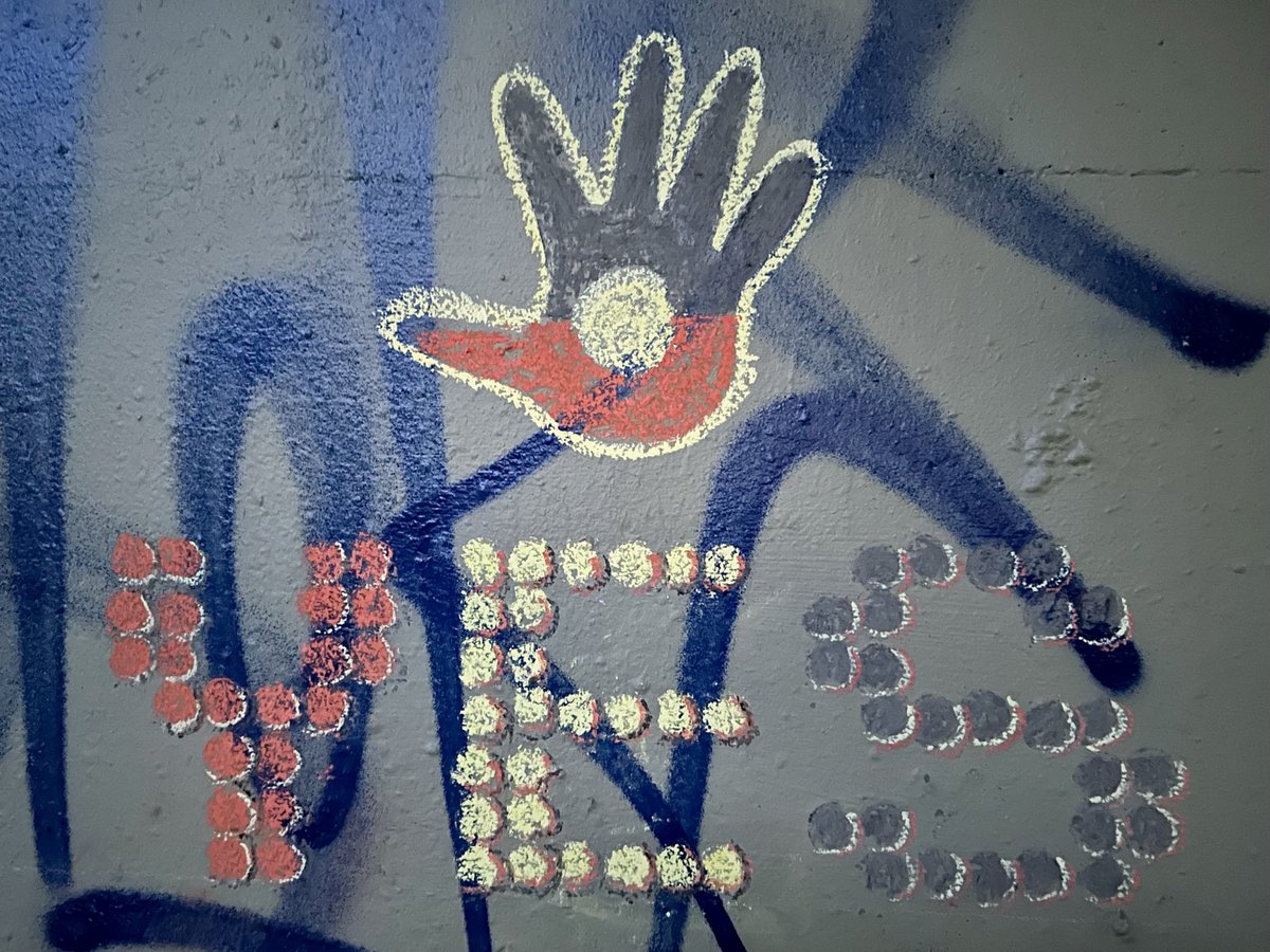 DemOnTheStreets's tweet photo. INSPIRATION!
Check out our gallery (and our web page) 😁
🖤#ChalkYes
💛#CreateYes
❤️#WriteYes
✋🏾#Hands4Yes
✊🏽Connect the #DOTS
👉🏽https://t.co/xJ9E7lcNAz https://t.co/Nz0JjkpBcL