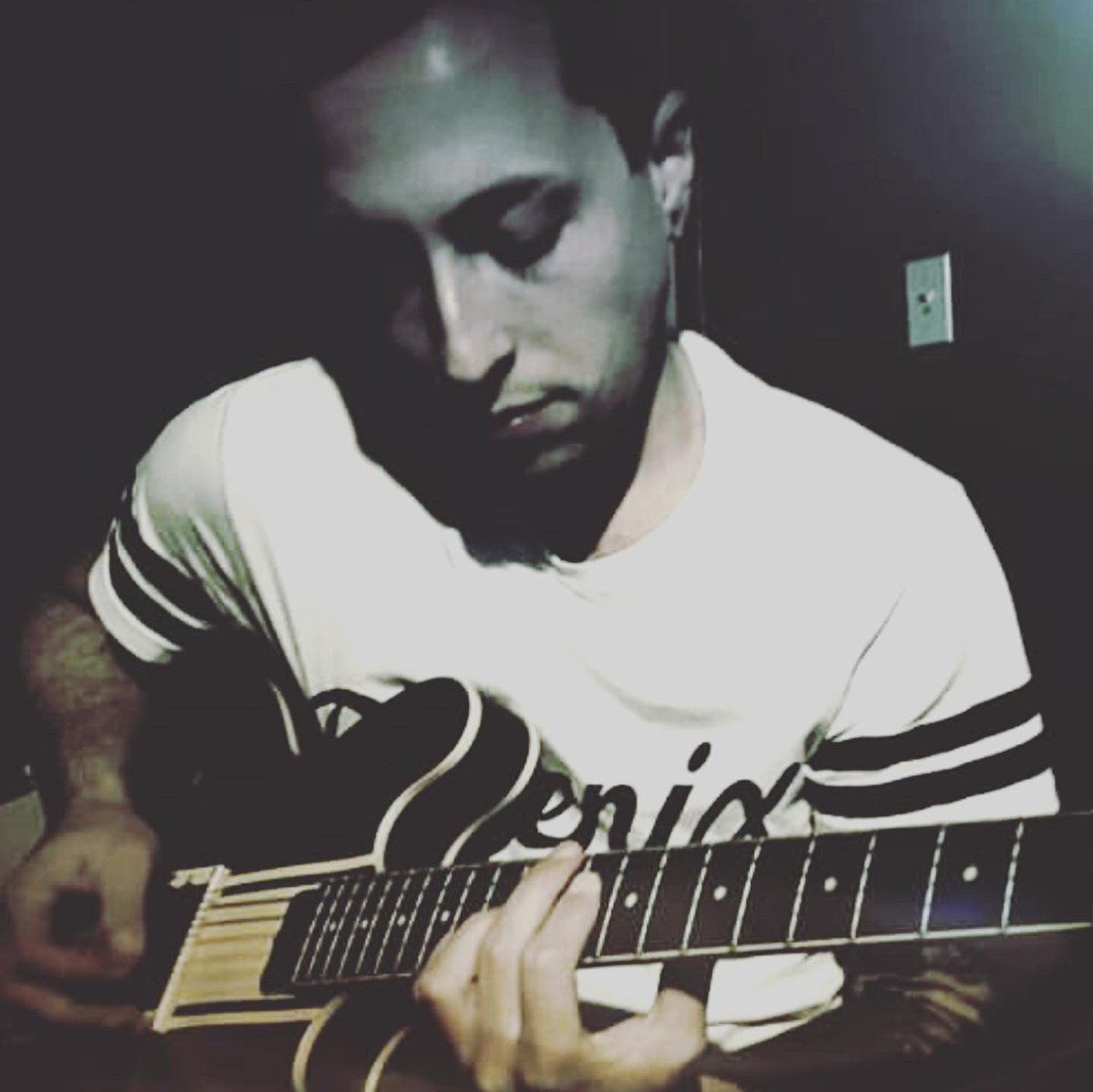 Anthonym1chae1's tweet photo. #circa2012 #nothingfadesaway #recording #studio #tomdelonge #guitar 🤟🏼 https://t.co/sCn0wSs2Jp https://t.co/Bkxe3so5DU
