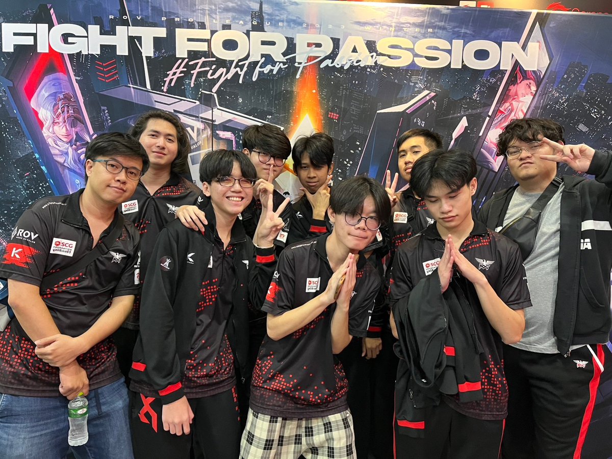 kogesports_th's tweet photo. จบไปแล้วกับซีซั่นนี้ ขอขอบคุณทุกกำลังใจที่คอยส่งให้พวกเรา #kognewgen ในทุกแมทช์การแข่งขัน พวกเราจะกลับไปแก้ไขสิ่งที่ผิดพลาดแล้วมาเจอกันใหม่นะครับบ🦅

 #KOG​ #เคโอจีเค้าเอาจริง #daerevers #toey_glasses #DCMAC #Danunaiza #PuPu #putter_jakkapat #RPL2023Winter https://t.co/YFZxr5Jgwv