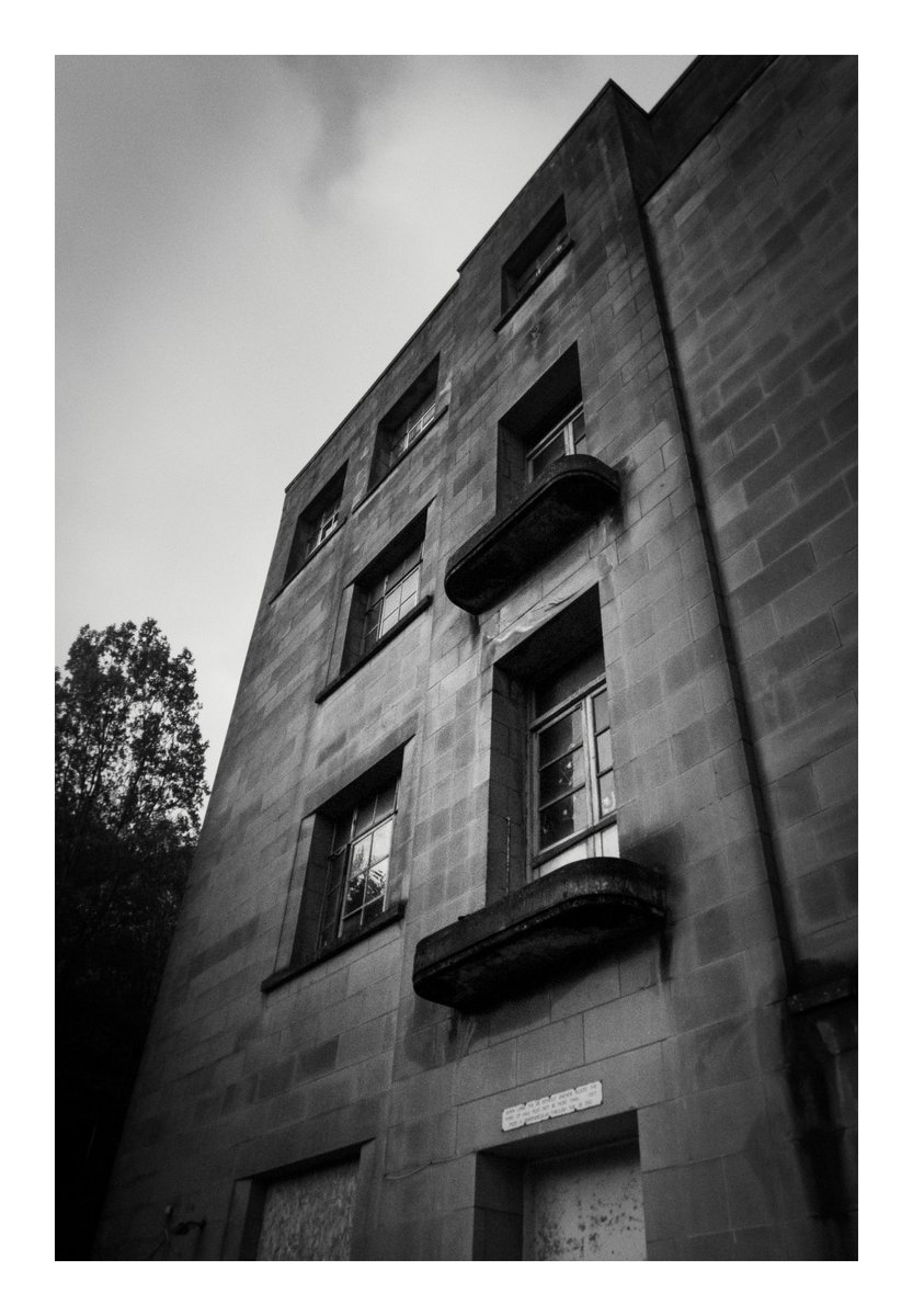 clcart's tweet photo. looking up
#alwayslookingup #10minutesfromhome #365in2023 #streetphotography #blackandwhitephotography #photography #photooftheday https://t.co/HxcaRRwCGU