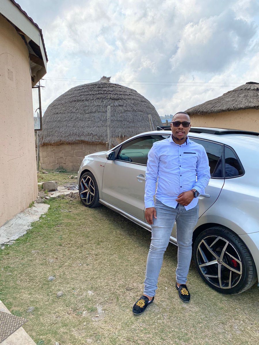 Dlabazane_'s tweet photo. Chilled Sunday 
#uMjoloWithAzola https://t.co/G7woNM9y97