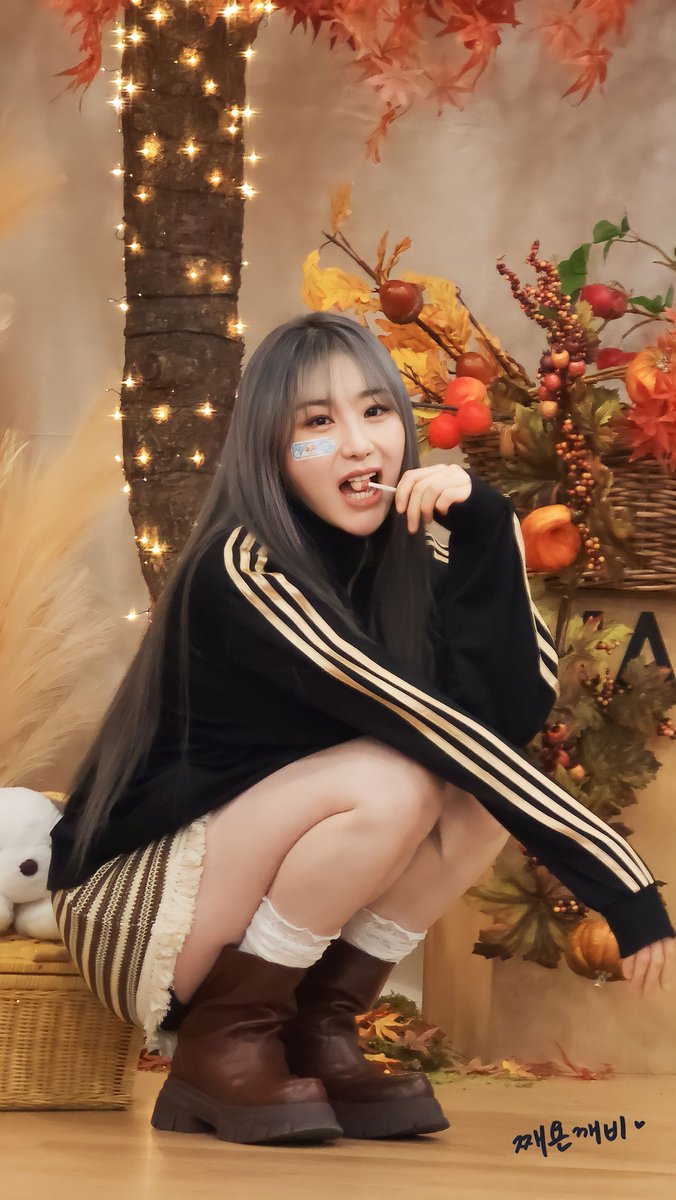 jjaeyonkkaebi's tweet photo. 2023.10.08 메이크스타 팬싸인회
#이채연 #LEECHAEYEON
#TheMoveStreet
#LETS_DANCE
#채연_네컷
컨셉장인 여니😍😍😍😍 https://t.co/ByUjxHIT37