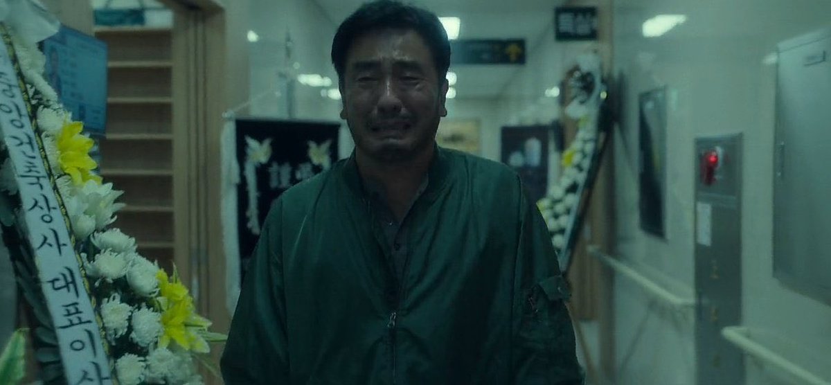 hyoktr's tweet photo. congratulations ryu seungryong for winning “best lead actor” for MOVING 👏🏼👏🏼 nobody deserved it more than you https://t.co/aMq1fWG1hx