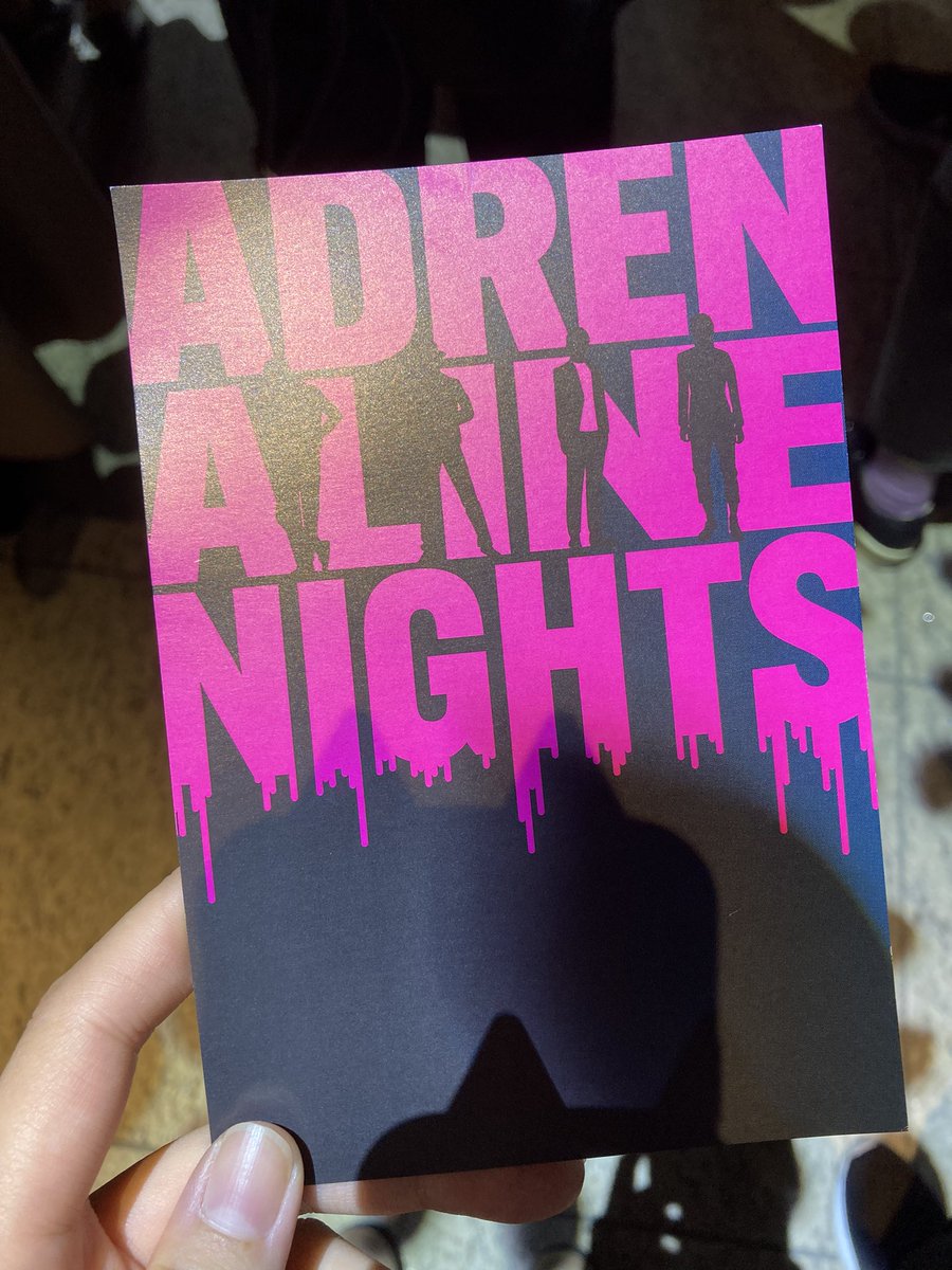 k927678fd79's tweet photo. 『アドレナリンの夜』行ってきました〜
ホラーは自分的には薄味に感じたけど、良い声の人達による朗読と音楽が良かった👏👏👏
そして、特典のポストカードがサインなの神すぎた😇✨ https://t.co/E06Dgje8L3