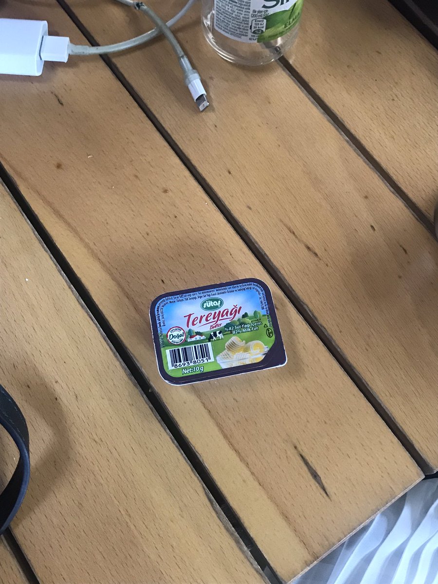 bizim deli bana olan beş lira borcunu tereyağı ile ödemeye kalkıştı