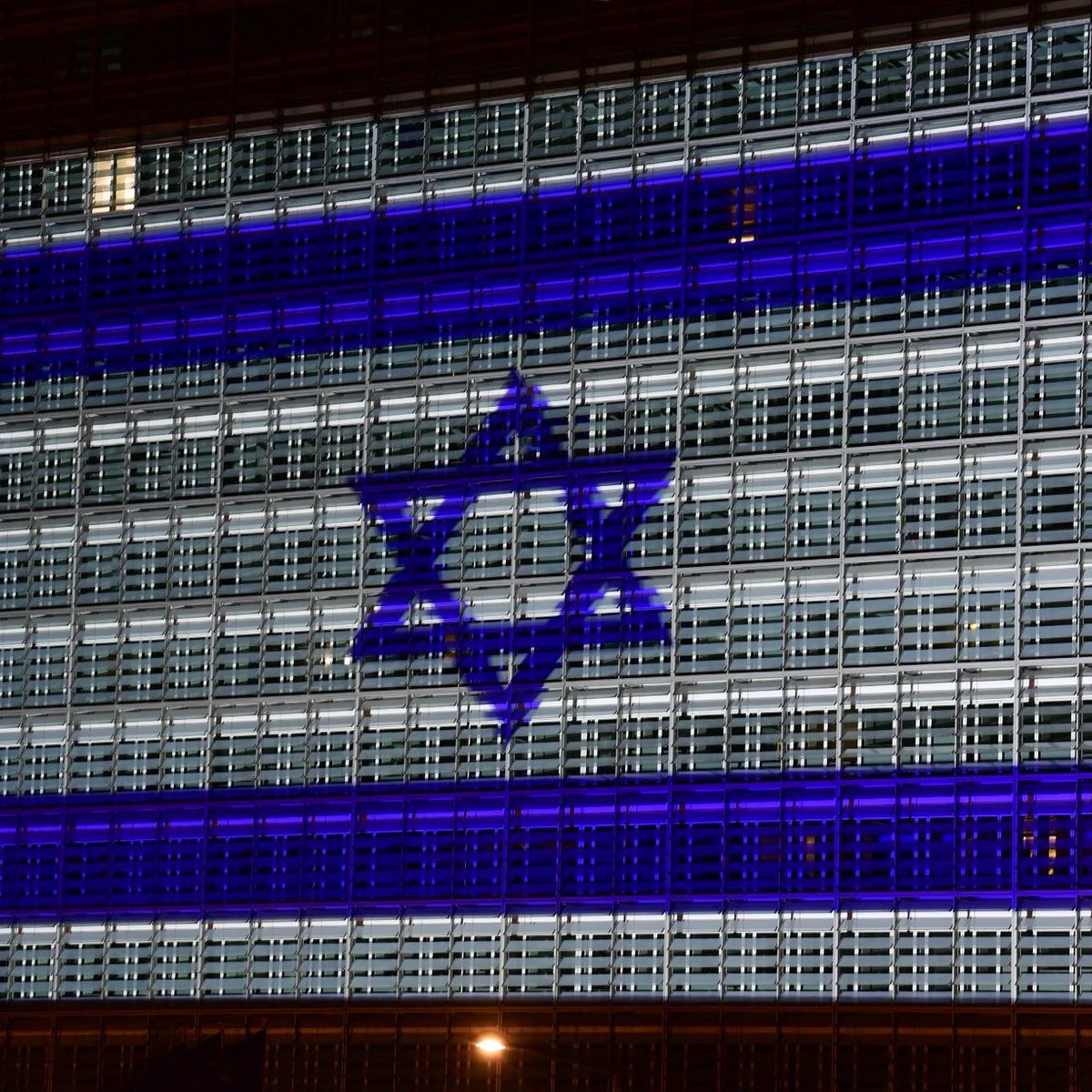 JewishChron's tweet photo. Buildings across the world have lit up with the colours of the Israeli flag in solidarity with the people of Israel https://t.co/gxVvRsmLVD