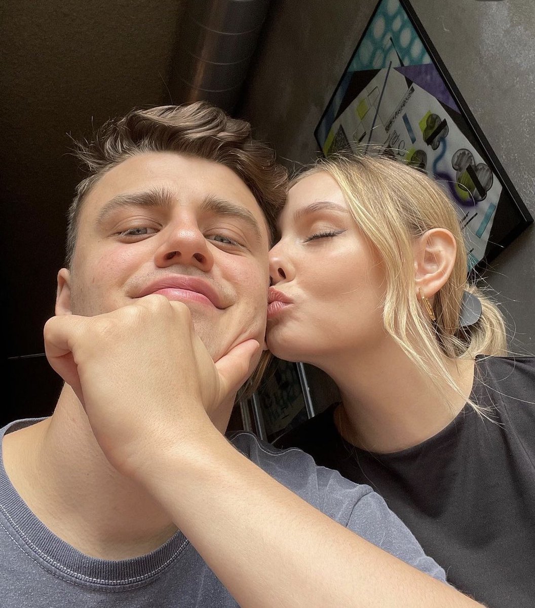 sara.🧸 tweet media