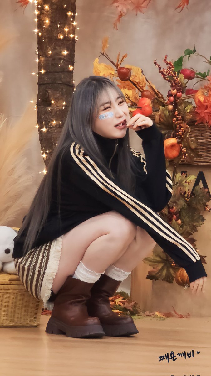jjaeyonkkaebi's tweet photo. 2023.10.08 메이크스타 팬싸인회
#이채연 #LEECHAEYEON
#TheMoveStreet
#LETS_DANCE
#채연_네컷
컨셉장인 여니😍😍😍😍 https://t.co/ByUjxHIT37