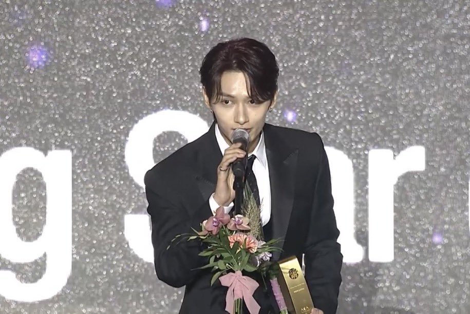 junhu1x's tweet photo. so proud 🤍 your hardwork paid off yet this is just the start of many more to come whether it’s singer-songwriter jun or actor jun. truly a rising multi talented star that you are 🌟 + was recognized at that all in just a year!

congratulations, wen junhui! well deserved 🗣️ https://t.co/4lvvbkXC3W