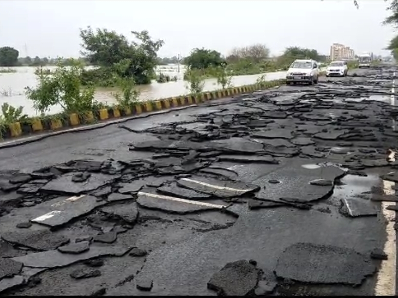 Rs. 100 crore allotment to 157 municipalities for post-monsoon road repairs