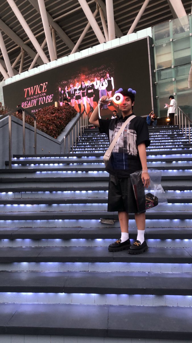 orimoguri's tweet photo. rtb day 2 post

it's been a week since the concert!!! i finally avenged my 2019 self! being unable to attend twicelights 4 years ago right after my graduation was such a horrible core memory, but 4 years later, right after my college graduation, i got to attend !!! (1/2) https://t.co/wv6Jlo0eXd