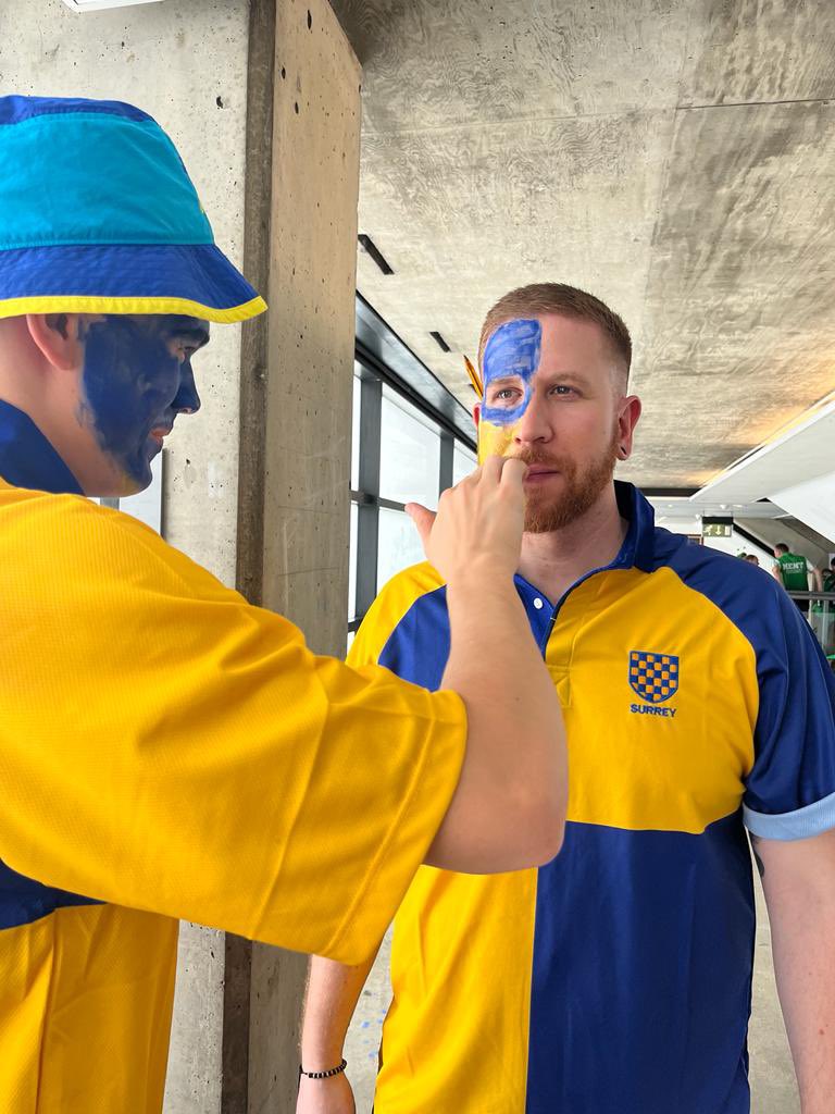 SurreyASA's tweet photo. The conductors of our swimming orchestra ready for the performance! 🎭💙💛
🏊🏻‍♂️🏊‍♀️🏊
@LeatherheadSwim @guildfordcitysc 
#countyteamchamps #Fastswimmingisfun https://t.co/DrIAPD1u1V