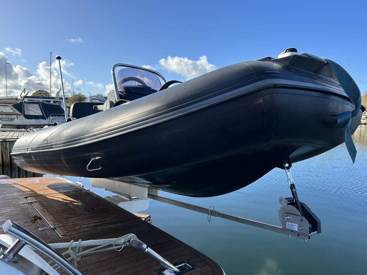 Posting this nice pic received from happy client !
It's the Viksund 345, 335 St Cruz who has been upgraded to include NorDav, with custom platform!