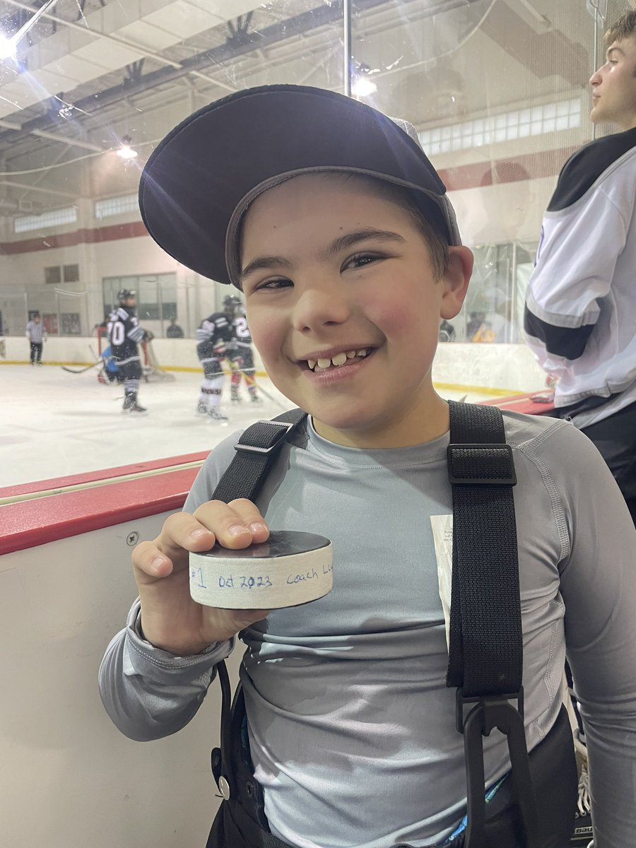 OtdrsmnHkyDad's tweet photo. Definitely enjoying our first time at #Frankenfest hosted by the #NewJerseyDareDevils. Sam scored his first @CheetahHockey goal! #CheetahPride #Sam76 #HockeyIsForEveryone #StickWithTheBest #AllIn
@specialhockey @BauerHockey @WarriorHockey @hockeytape @nonamehockeyco @CCMHockey https://t.co/MivisyI20x