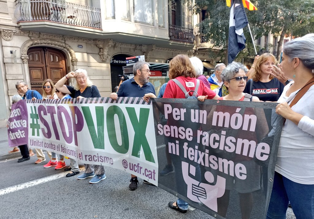 UCFRcat's tweet photo. #StopVox perquè amenacen els drets de les dones, de les persones migrades i/o racialitzades, les persones musulmanes, les gitanes/roma, les persones LGTBI+, especialment les trans; les persones treballadores, amenacen els drets i els posen en venda. https://t.co/Fw4zkcOTWe