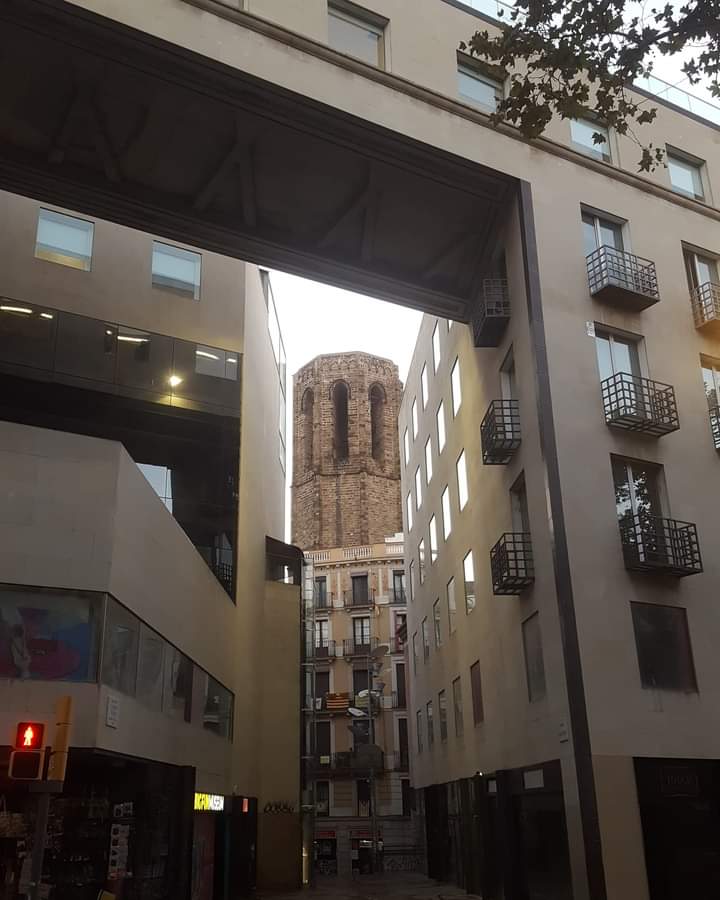 PaisatgesC's tweet photo. Passejant per Barcelona.
Església del Pi, des de les Rambles. #Barcelona #bcn #lesrambles @Bcn_CiutatVella @Bcnsingular https://t.co/XK64Nvz5nL