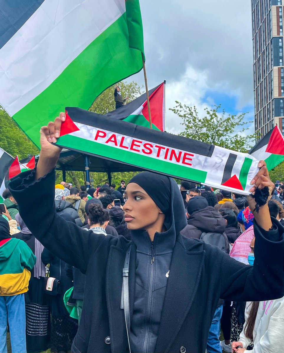 Waspapping_'s tweet photo. If you’re not going to stand with Palestine for humanity sake or anything, you can at least stand with them because of the number of beautiful women they bring into this world. https://t.co/4UiNam31KC