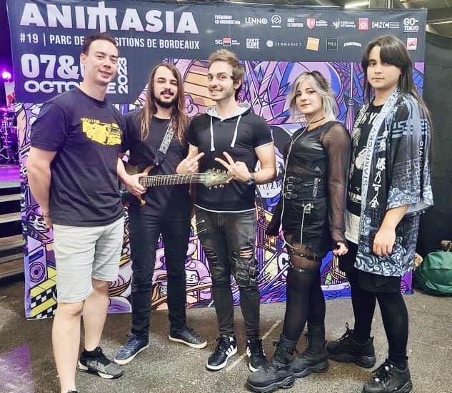 On est très heureux d’avoir avec nous Starrysky avec nous sur le <a href="/Fest_Animasia/">Festival Animasia</a> pour une heure de concert de folie ❤️‍🔥 <a href="/taiwuang/">Tai ~STARRYSKY</a> <a href="/Sasha_Strsky/">Sasha Brown - Starrysky</a> <a href="/YukiKTakano/">Takano Yuki [Starrysky]</a> #concert #bordeaux #animasia