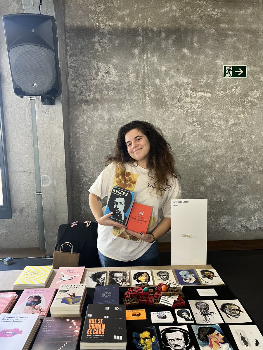 arrebatolibros's tweet photo. Último día en #MiraLookBooks
Pasaos a vernos! 🥰 https://t.co/LNXBmAn2TE