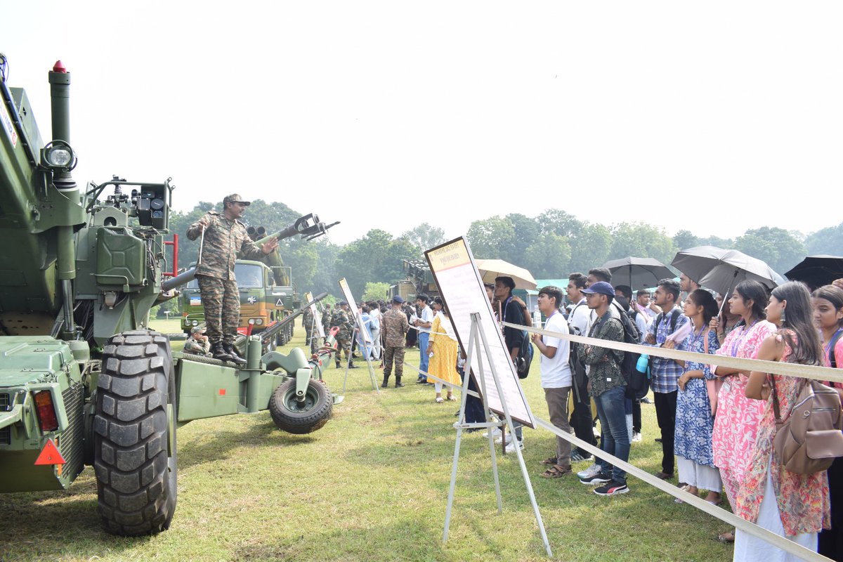 Thousands of youths visit Military Equipment display in Vadodara