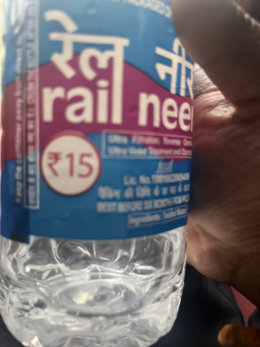 LJogula's tweet photo. @IRCTCofficial @irctcnorthzone @eCateringIRCTC @IRCTC_News @irctcsouthzone 
Selling this bottle for 20/- instead if mrp printed 
Sabari express : 17230 
B3 seat 64 
At around 2:30 by young men wearing irctc uniform https://t.co/tS4FdNaXCK