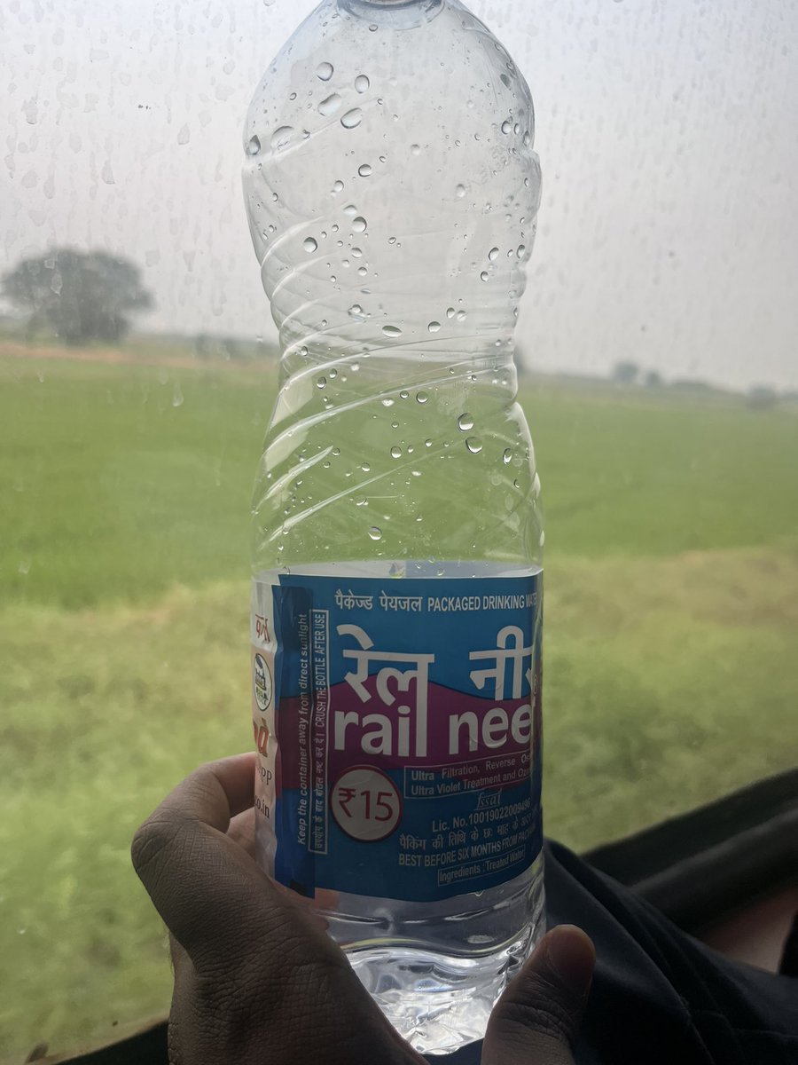 LJogula's tweet photo. @IRCTCofficial @irctcnorthzone @eCateringIRCTC @IRCTC_News @irctcsouthzone 
Selling this bottle for 20/- instead if mrp printed 
Sabari express : 17230 
B3 seat 64 
At around 2:30 by young men wearing irctc uniform https://t.co/tS4FdNaXCK