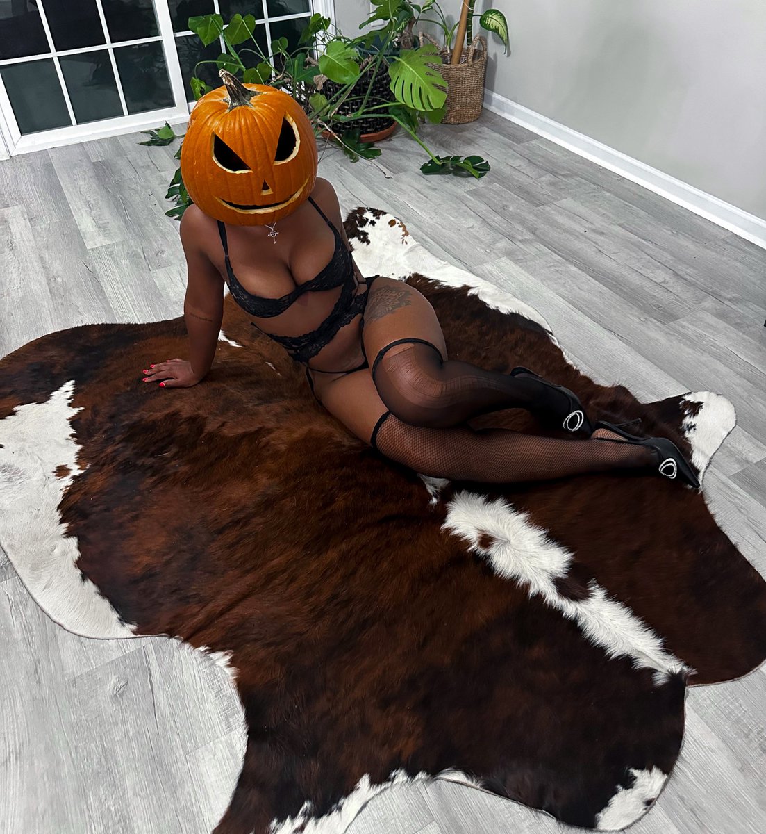thickpita's tweet photo. Pumpkin XTRA spice 🎃🍷 https://t.co/5FijKY2XxM
