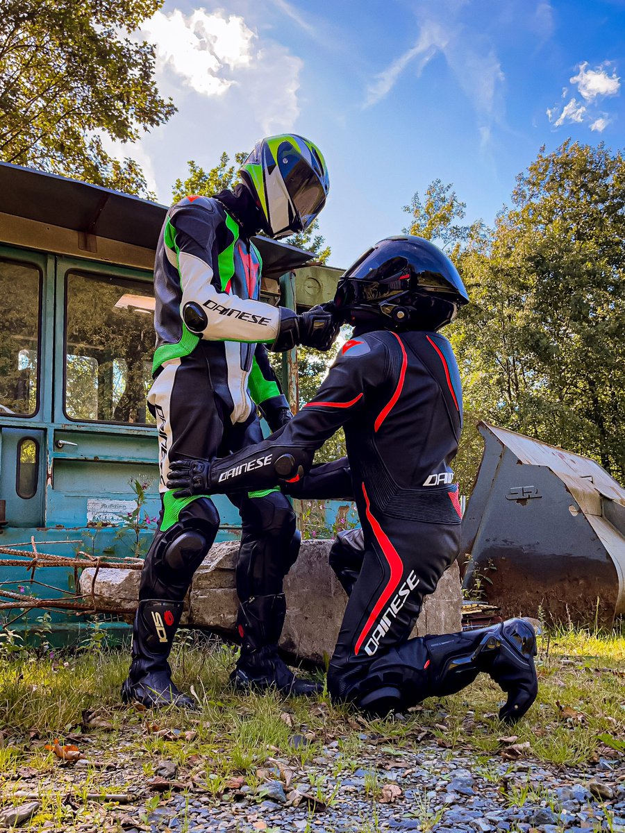 I hold you, you hold me
The first one to giggle
Will lose and not win 🎶🤫

w/ <a href="/phoo_bar/">PHOO//BAR</a> 

#dainese #bikersuit #leather #gear #fullleather #bikersuit #gaydainese #daineserider #daineselagunaseca #gayleather #dainesesuit #dainesebiker #gaybiker #motorbike #gearfetish #bikerfetish