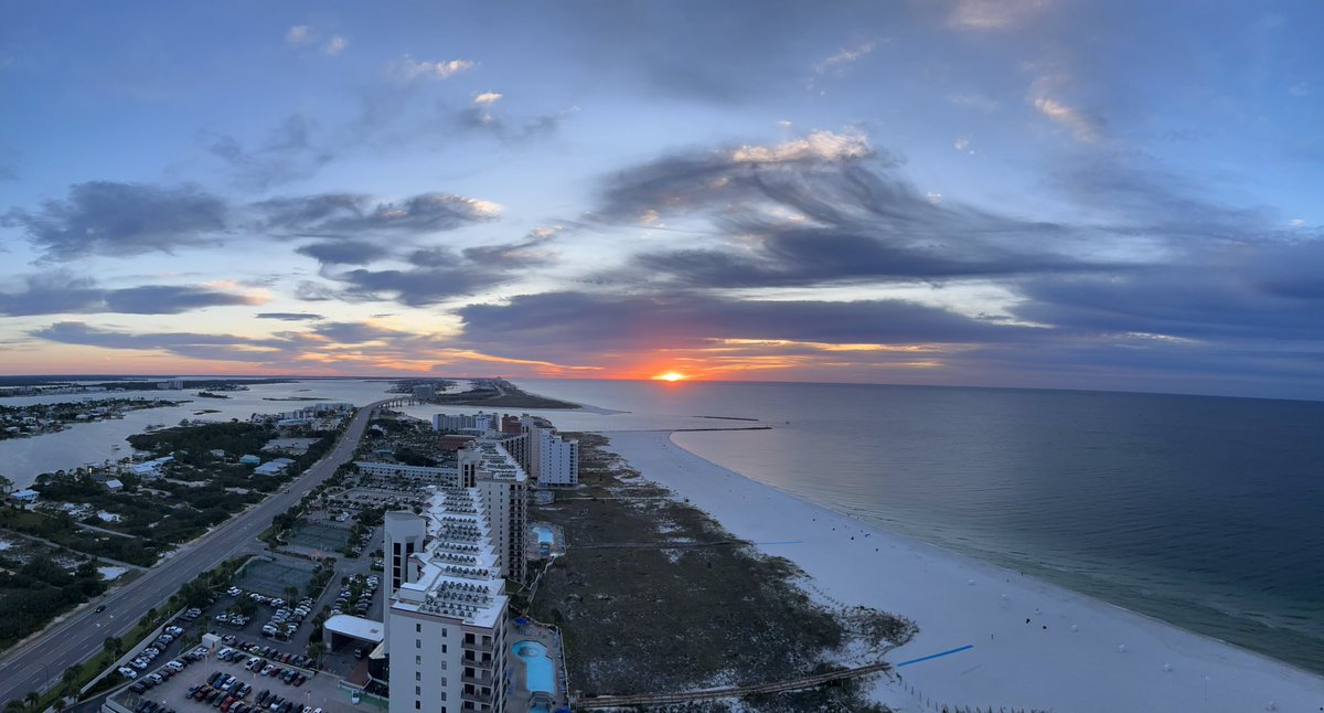 CeebzWheeler's tweet photo. @spann sunrise over Perdido Pass https://t.co/HPNXM83Tqf