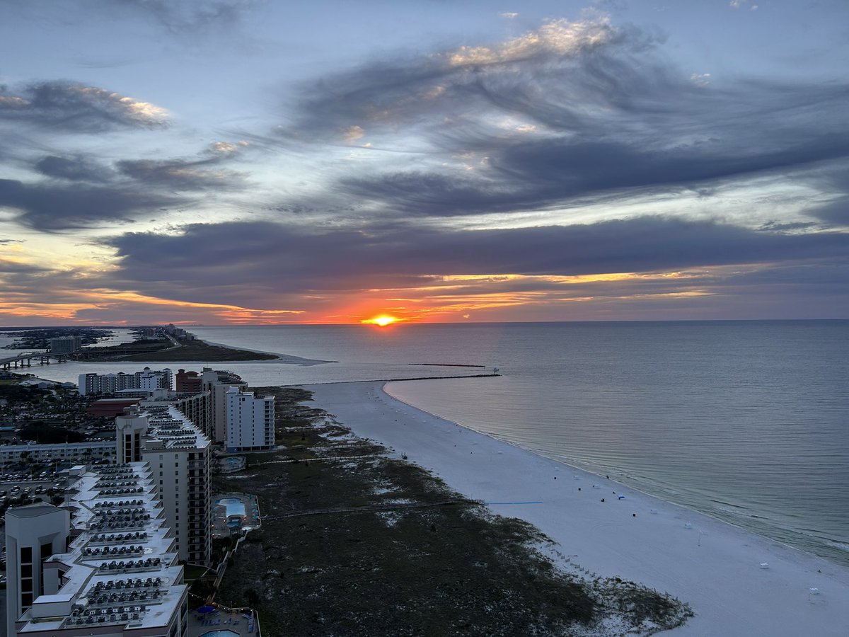 CeebzWheeler's tweet photo. @spann sunrise over Perdido Pass https://t.co/HPNXM83Tqf