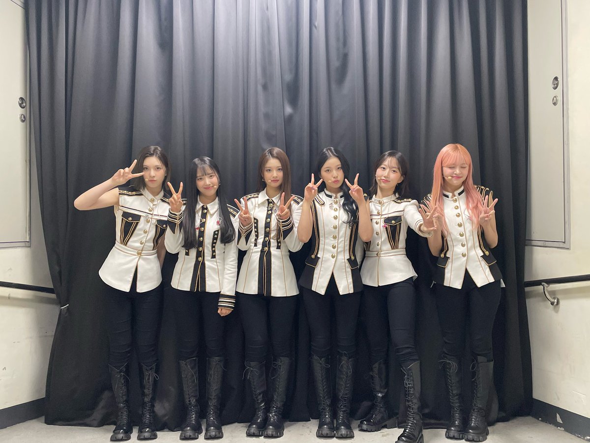NMIXX_official's tweet photo. [📸] 231008
NMIXX THE 1ST FAN CONCERT
NMIXX CHANGE UP : MIXX UNIVERSITY

빈 칸이던 엔믹스의 마음💗을
빼곡히 채워준 우리 엔써🐬
우리가 만든 추억은 평생 잊지 못할 거예요🧸

이틀동안 많은 사랑을 느끼게 해주신 엔써🐬
우리 오래오래 봐요🍀

#NMIXX #엔믹스
#MIXX_UNIVERSITY https://t.co/7iJk6Ze3VP