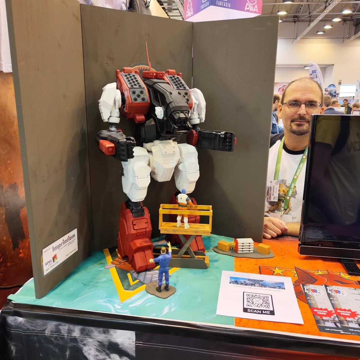 ArtofBattletech's tweet image. Damn, #SPIEL23 in Essen looks pretty cool for Battletech fans - photo by Michael Finnern #mechwarrior