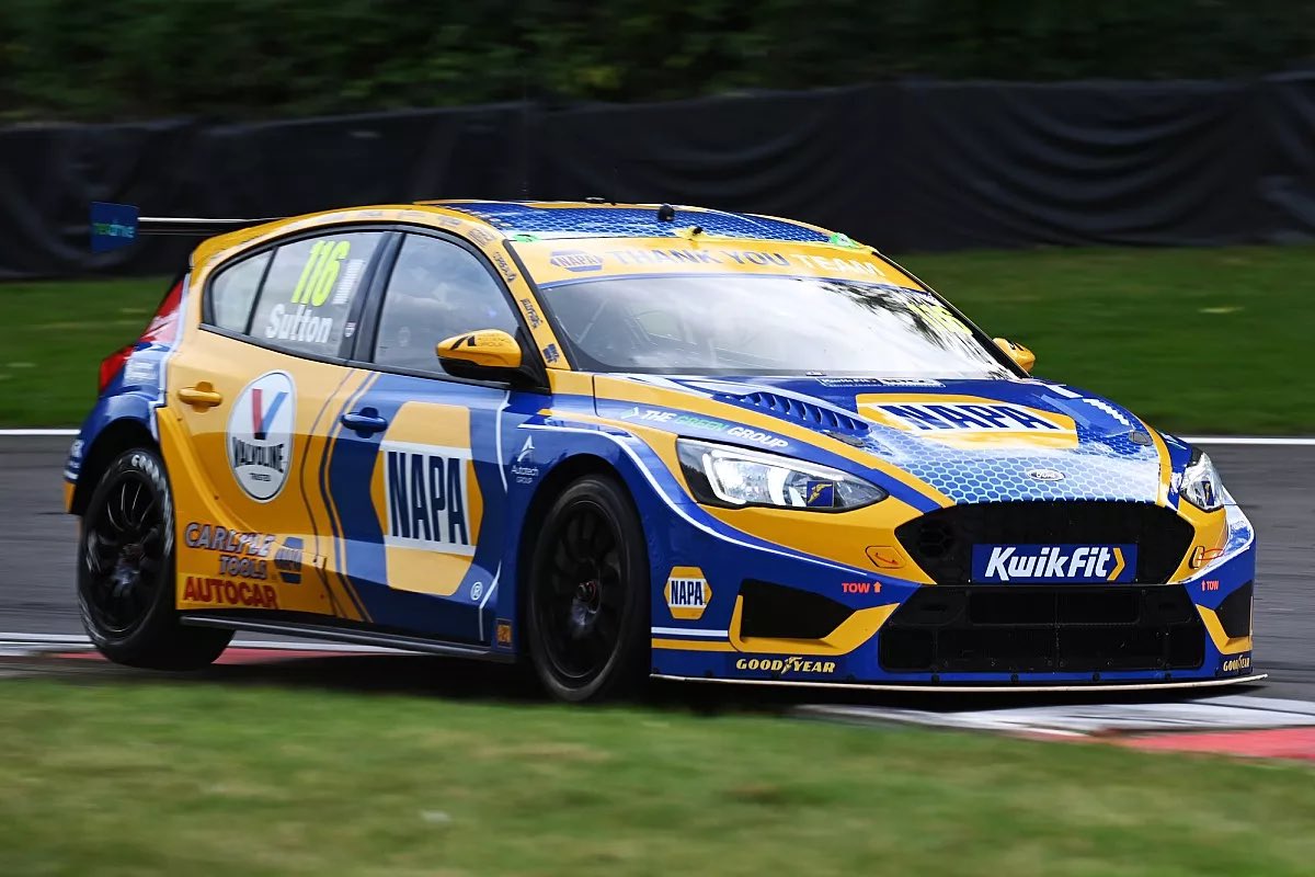 timharvey7's tweet image. You’re 2023 BTCC champ, the thoroughly deserving Ash Sutton. 👏👏
