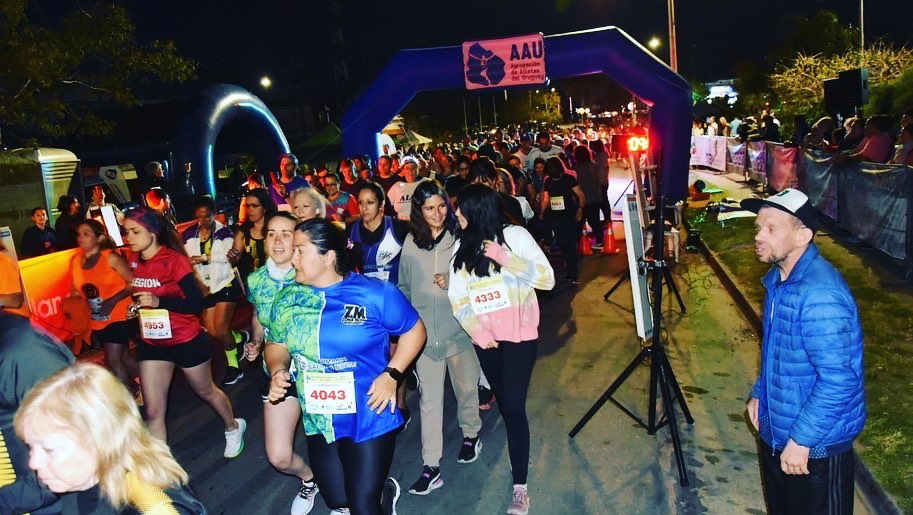 claucelo1's tweet photo. 🏃🏻♀️PROGRESO CORRIÓ 🏃🏼♂️
Hermosa jornada deportiva se vivió en Progreso con las 10k nocturna de la AAU, en familia y entre amigos la gente se acercó y disfrutò.
#MunicipioProgreso https://t.co/AA8Hb9CCNu