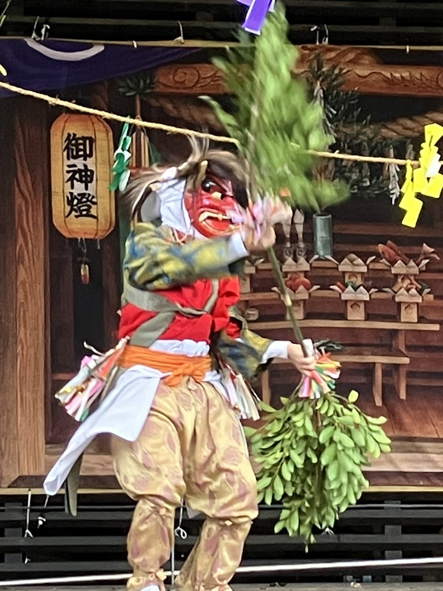 kobayashi_guide's tweet photo. Daiban”, demon with a red mask, is dancing in “Tsunoyama Kagura”, Shinto theatrical dance in Kochi. It is said that this dance started about 1100 years ago. The demon is holding a baby and praying for his healthy growth. #kochitrip #visitkochijapan #japantravel #kagura https://t.co/KvPCu1NIPX