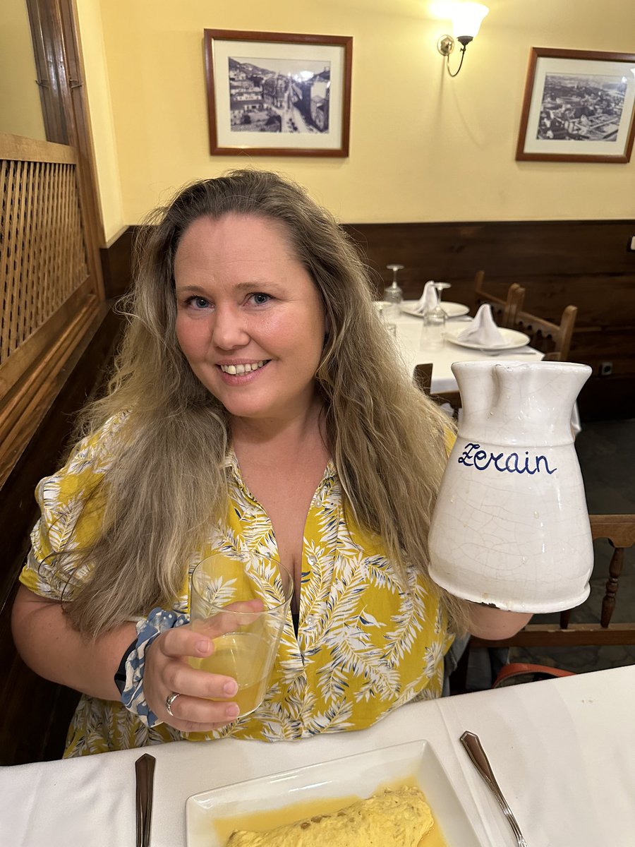 CiderQueenBee's tweet photo. Visited #madrid this week, found Sideria Zerain, home produced cider service direct from the vat! Very tasty! They serve a traditional menu too - I had an apple &amp; cod tortilla 🍏🍎🍏 https://t.co/u4ySphG0dc