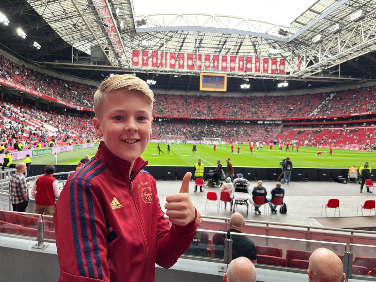 wtmv's tweet photo. Mel z’n eerste wedstrijd, klaar om de 3punten mee te nemen!! #ajaxdebuut https://t.co/Fy0OzZfzHC