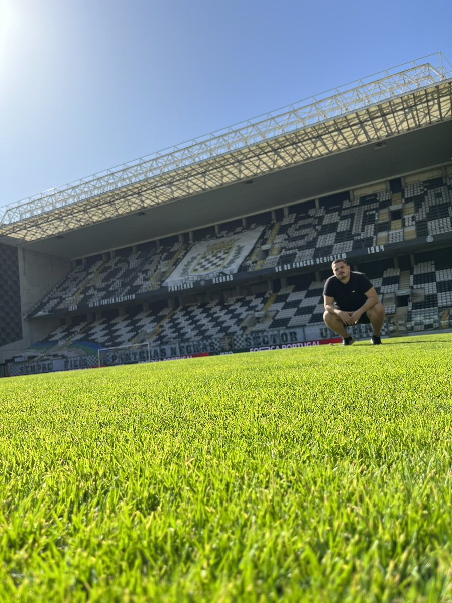 Torcida do Vasco,

Hoje eu visitei o Estádio do Bessa, que pertence ao Boavista. Um verdadeiro exemplo de CAIXOTINHO.

Modelo aprovadissimo!