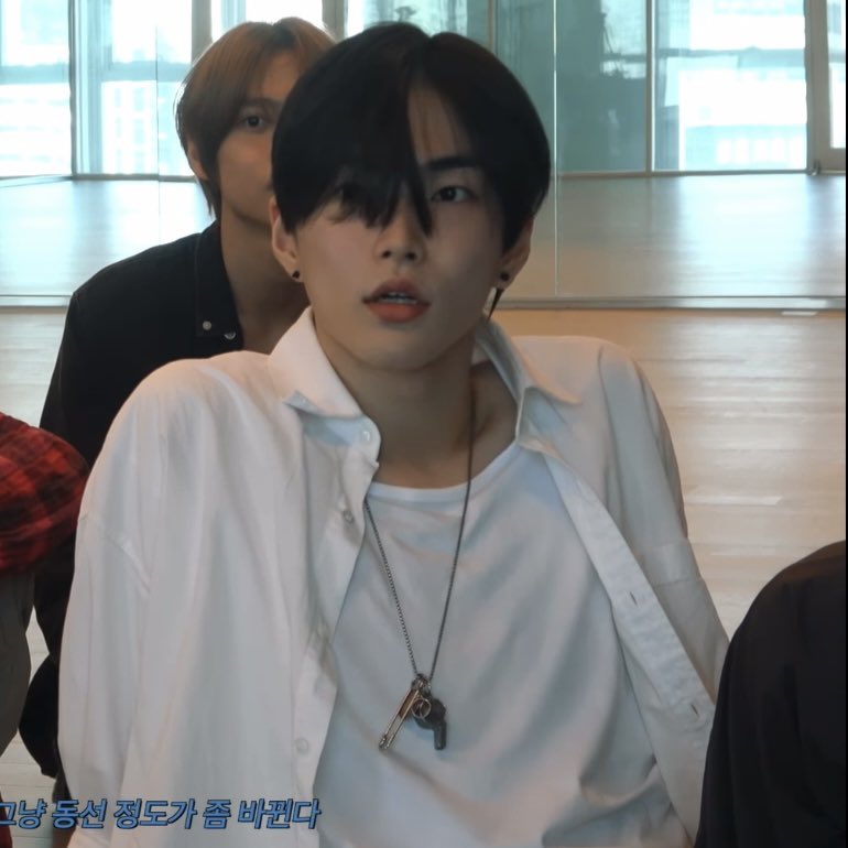 เข้าใจป่ะว่าซึงฮันกับต่างหูสีดำมันเท่มาก