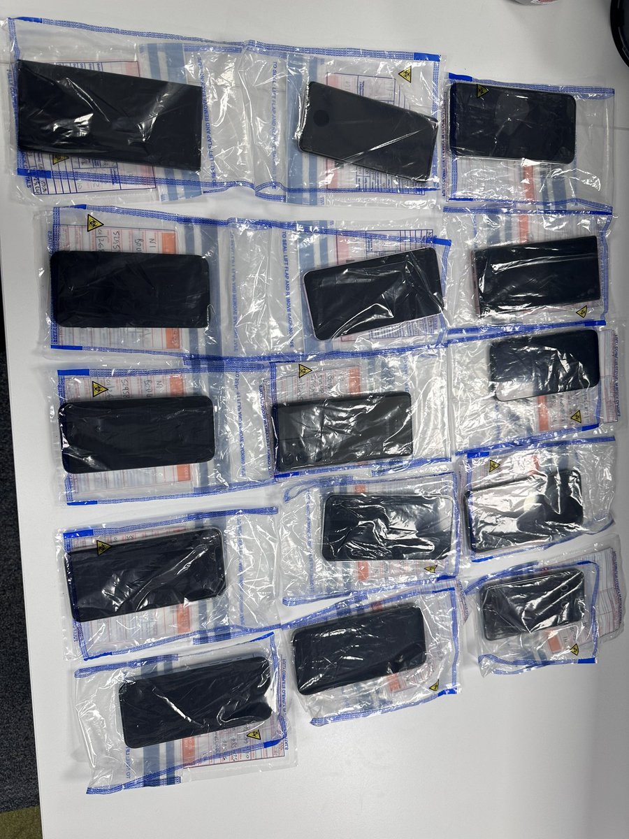 MPSSpecials's tweet photo. Overnight #VCTFMSC had 3 arrests from pro-active stops in @MPSIslington @MPSCamden 

1x handling stolen goods &amp; going equipped to steal after finding 20+ stolen phones on a susp, most had been taken in snatch offences over the weekend

1x actual bodily harm 

1x drink drive https://t.co/tMpZFJNduc
