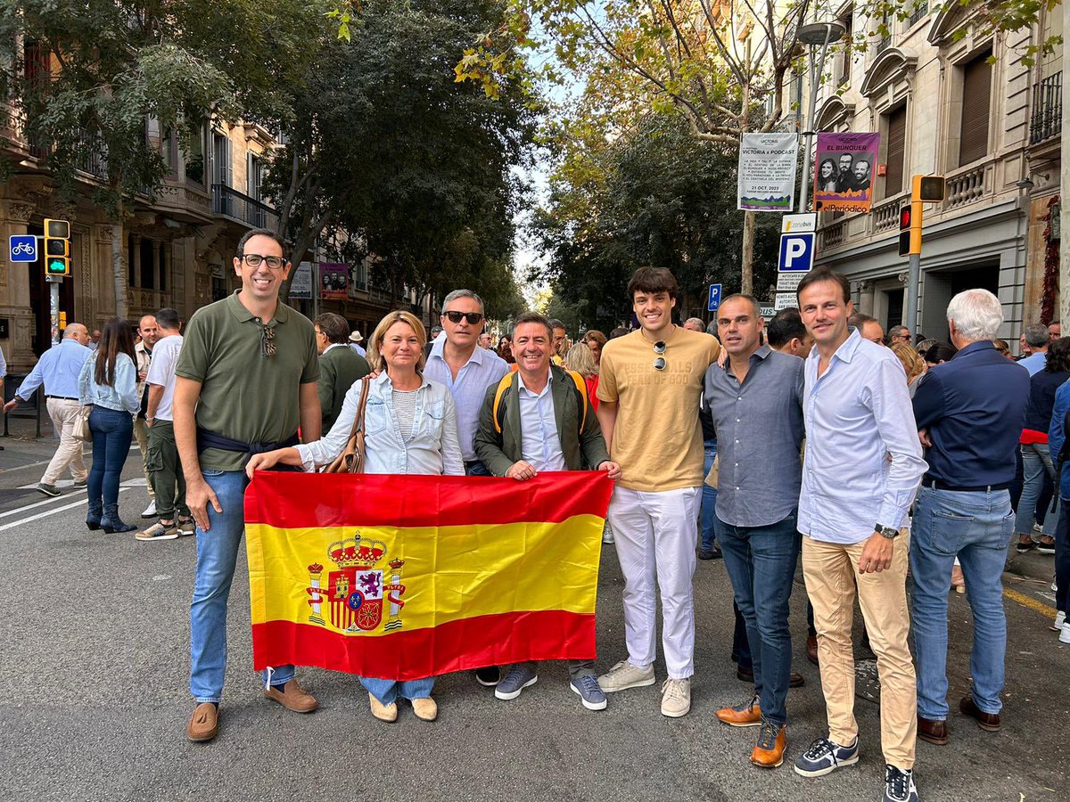PPdeMallorca's tweet photo. 🔴'No en mi nombre. Ni amnistía, ni autodeterminacióni’

La nostra consellera electa i portaveu al @ConselldeMca, @MNuriaRiera, s’ha sumat a la manifestació a Barcelona 

#8Oct 
#AmnistíaNo
#AutodeterminaciónNo
#SíConstitución
#NoEnMiNombre https://t.co/U2eHc9HUDO