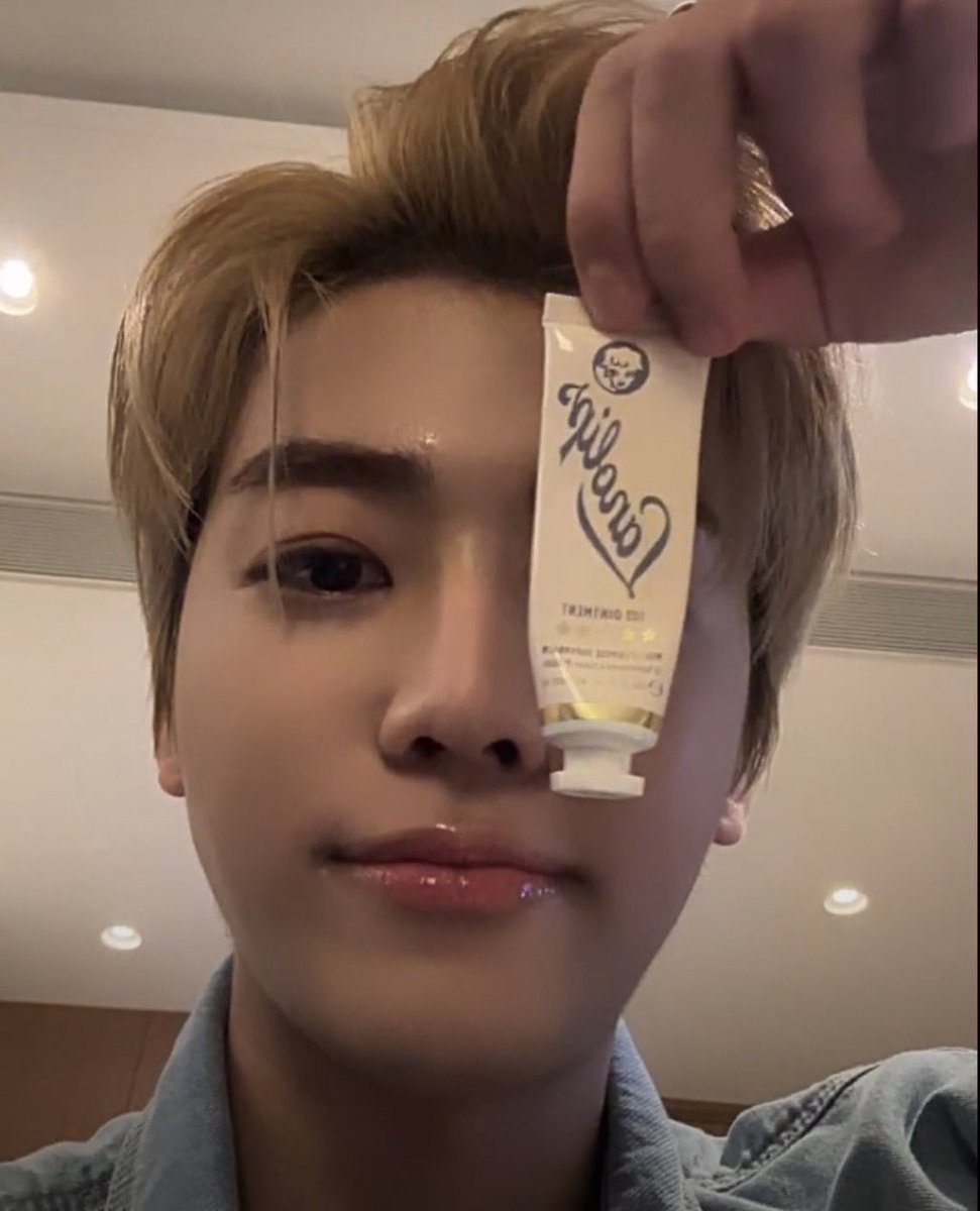 selectedbar's tweet photo. พร้อมส่ง lanolips 101 ointment ลิปแบบแจมิน 🎀

15 g.

ลิปบาล์มสารพัดประโยชน์สุดฉ่ำค่า ทาแล้ววาวชุ่มชื่นสุดๆ ทาได้ตั้งแต่ริมฝีปาก เล็บ ข้อศอก ส้นเท้า เพิ่มความฉ่ำในทุกมิติ

ไม่ทดลองกับสัตว์

📌 550.- ส่งฟรี ems 

สอบถามสั่งซื้อ : DM or
📲 LINE OA : @selectedbar (มี@)
https://t.co/KsrpKt0Qv9

#lanolipsพร้อมส่ง #ตลาดนัดnct #ตลาดนัดnctdream