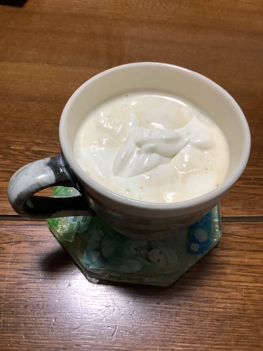 coffee_geme's tweet photo. こんばんは。今夜のコーヒーは娘が泡立ててくれた生クリーム入りのウインナコーヒーです☕️🍠😭 https://t.co/DI8KsK4yO6