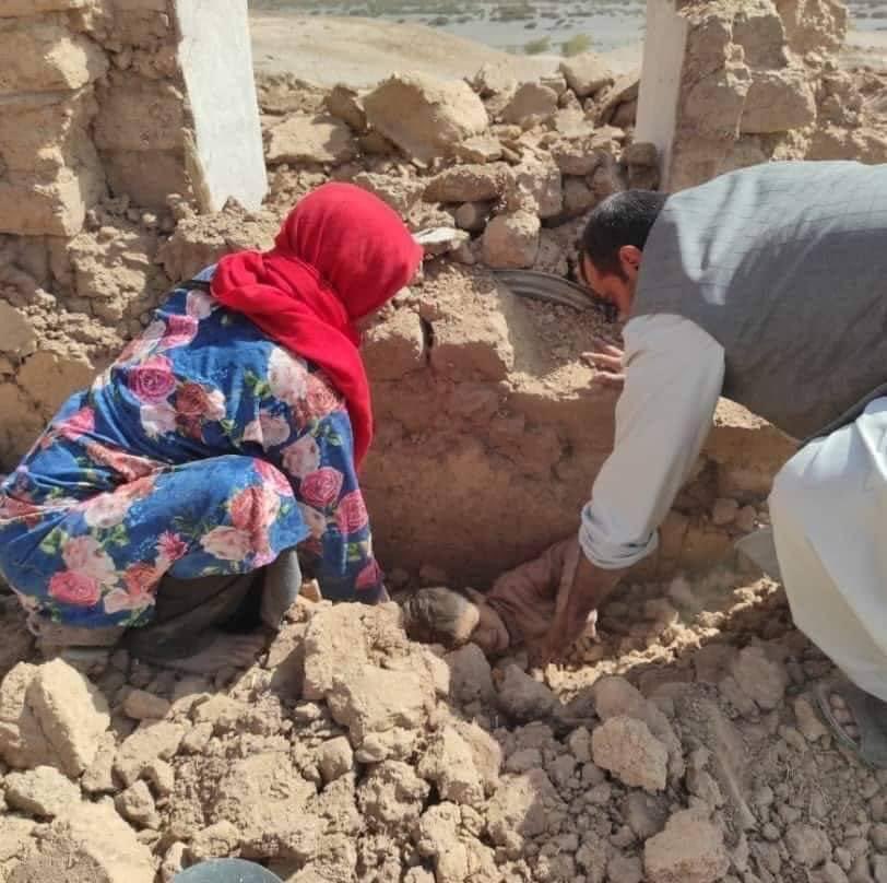 RZumbak's tweet photo. خدایه۔۔۔۔۔۔۔۔۔۔۔۔۔۔۔۔۔۔۔۔۔۔۔۔
زلزله هم دلته کیګي بم هم دلته چاودي
ایې ! زما  د  وطن  خواره   وجوده
#HelpHerat 
#HelpHeratEarthquakVictims https://t.co/vqRPAVV75t