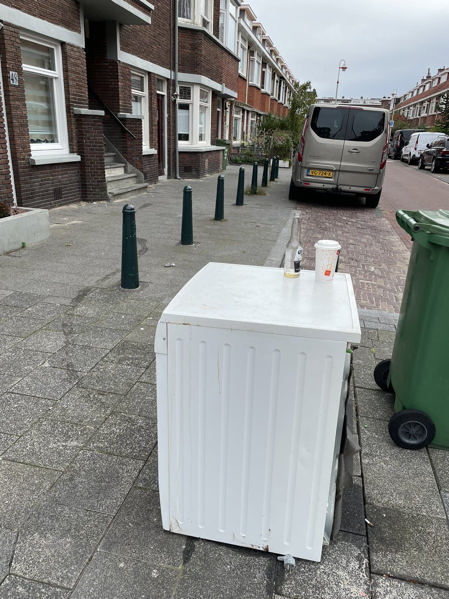 MargotDeBoks's tweet photo. Hoe lang blijft deze staan zonder dat ik meld? #testje #dag1 @GemeenteDenHaag https://t.co/TNMEzlmEpc
