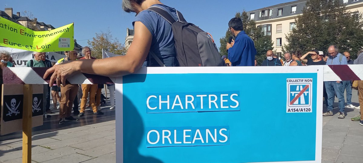 La_Deroute's tweet image. 📷🎞 SAISON d'AUTOMNE 🍂✨
— retour d'action | date 5
/action bonus en travers de la route !
— à #Chartes, ce samedi 7 octobre.

Le projet de l'#A154 #A120, c'est 660ha de terres agricoles et naturels destinées à finir sous le bitume pour un coût estimé d'un 1Mds€ ... C'est NON!